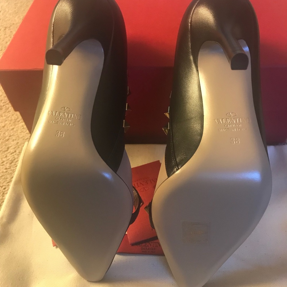 Shoes - Picture 4 of 5